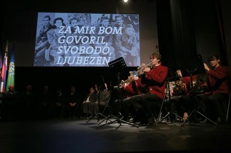 OBLETNICA POŽIGA CERKNICE 02 FOTO LJUBO VUKELIČ